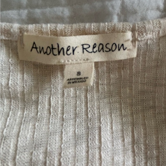 Another Reason Women’s Small Cream Ribbed V-Neck Top 3/4 Sleeve - Picture 3 of 8
